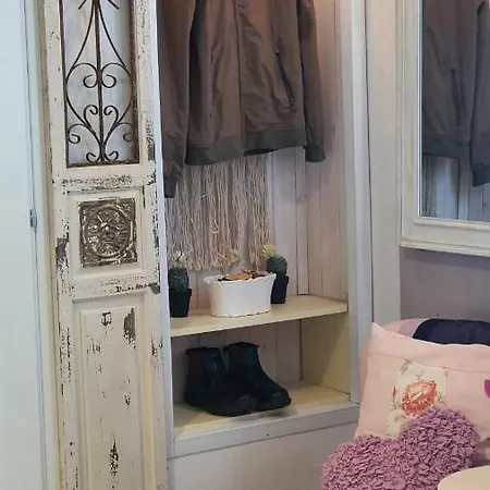 In House.. בית הארחה פירנצה